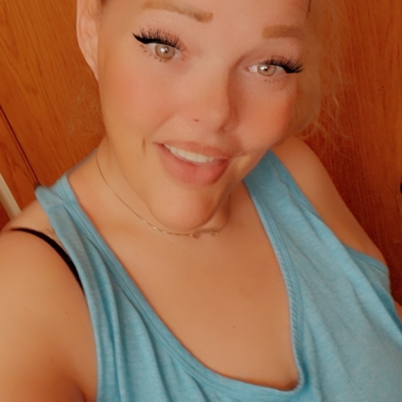 Meet your Posher, Sara - Picture 2 of 5